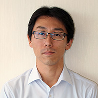 岩倉 淳氏