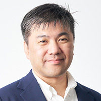 深津 航 氏