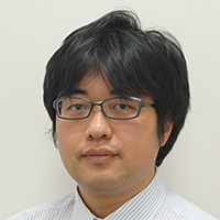 山倉 鉄矢 氏