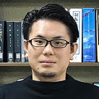 松原 真己 氏