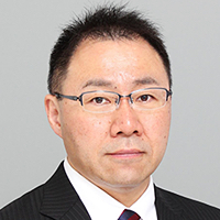 向井 利光 氏