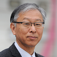 井上 秀雄 氏