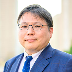倉 健祐 氏