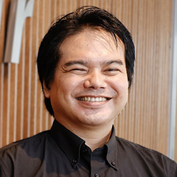 川原 浩史 氏