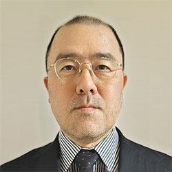 萩尾 英二 氏