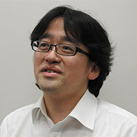 鈴木 康人 氏