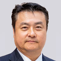 岡庭 文彦 氏