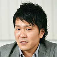 八釼 友輔 氏
