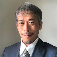 外山 春彦 氏