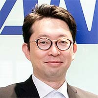 三宅 慎也 氏