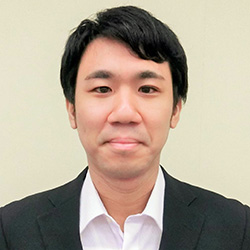湯浅 琢麻 氏