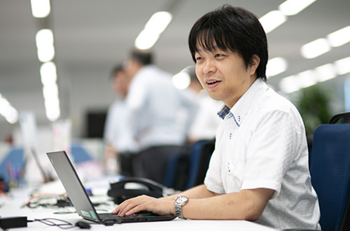 深津 智威 氏