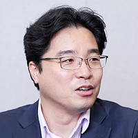 新谷 卓也