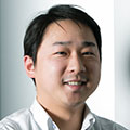 関 鉄平 氏