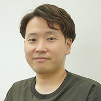 荒井 駿人 氏