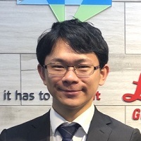 及川 史崇 氏