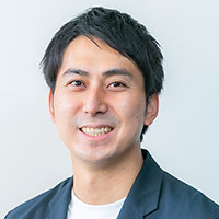 林 昂平 氏