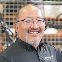 曽谷 英司 氏