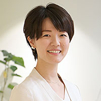 山本 華佳 氏