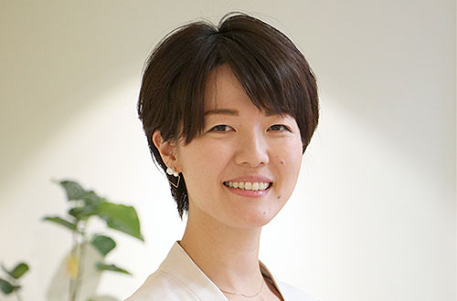 山本 華佳 氏