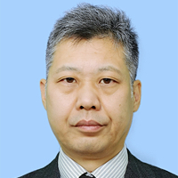 新 善文 氏