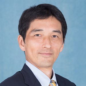 三角 育生 氏