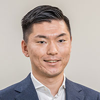 前野 秀彰 氏