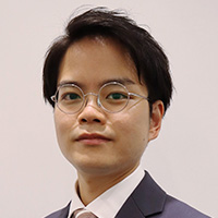 束原 佑弥 氏