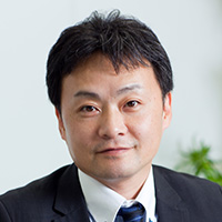 東出 武也 氏