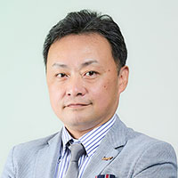 東出 武也 氏