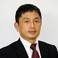 高倉 敏行 氏