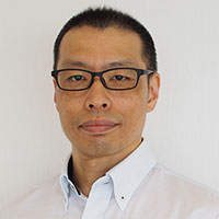 野坂 俊和 氏