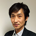 木附 敏 氏