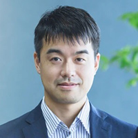 横山 毅 氏