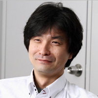 荒井 康宏 氏